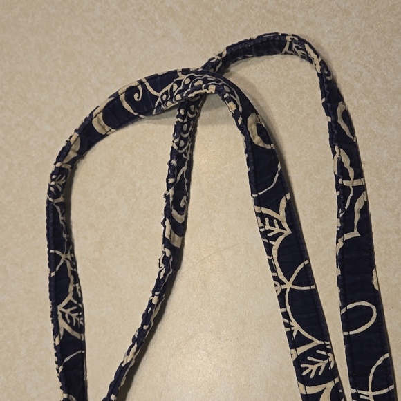 Navy zip Tote Twirly Bird Totebag Vera Bradley gently used - Picture 6 of 14